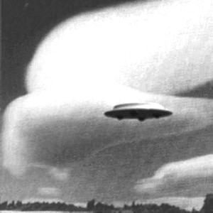 美国惊现超大UFO 长约1600多米宽约805米(图)