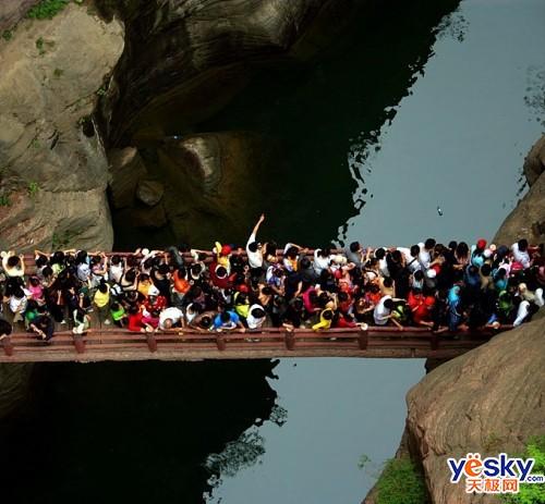 轻松黄金周 知名景点旅游必备数码相机