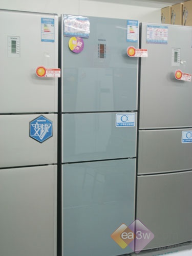 全新外观设计 西门子265升三开门冰箱