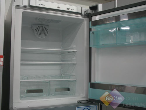 全新外观设计 西门子265升三开门冰箱