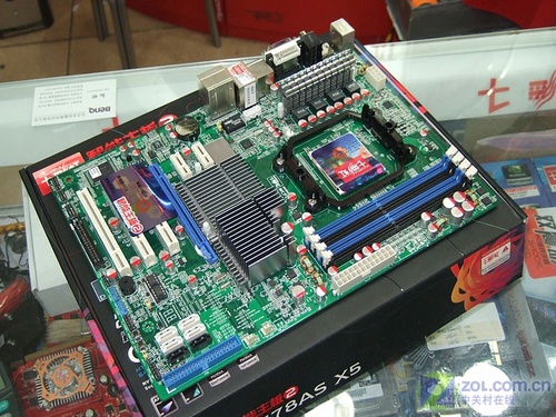 HDMI/DVI/VGA接口 全固态DX10大板到货