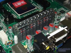 HDMI/DVI/VGA接口 全固态DX10大板到货