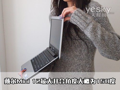 大块头的上网本 美女评测戴尔Mini12